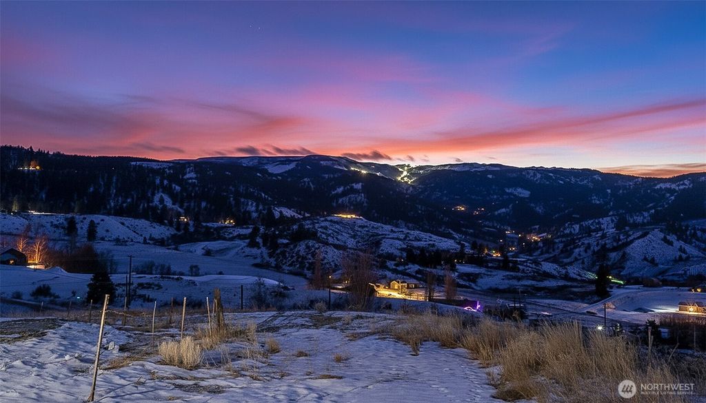 Photo of 4 NNA Wheeler Hill Road, Wenatchee, WA 98801 (MLS # 2466133)