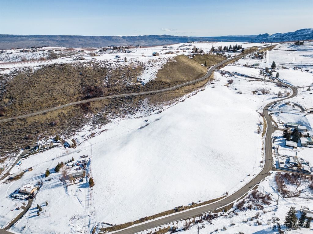 Photo of 4 NNA Wheeler Hill Road, Wenatchee, WA 98801 (MLS # 2466133)