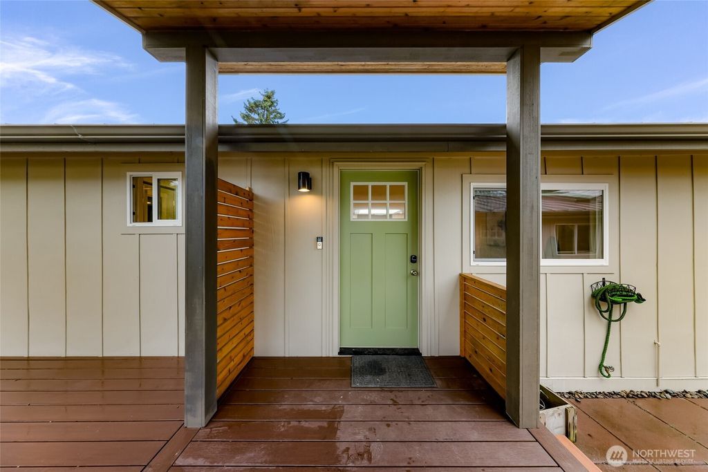 Photo of 13325 Beverly Park Road, Lynnwood, WA 98087 (MLS # 2481560)