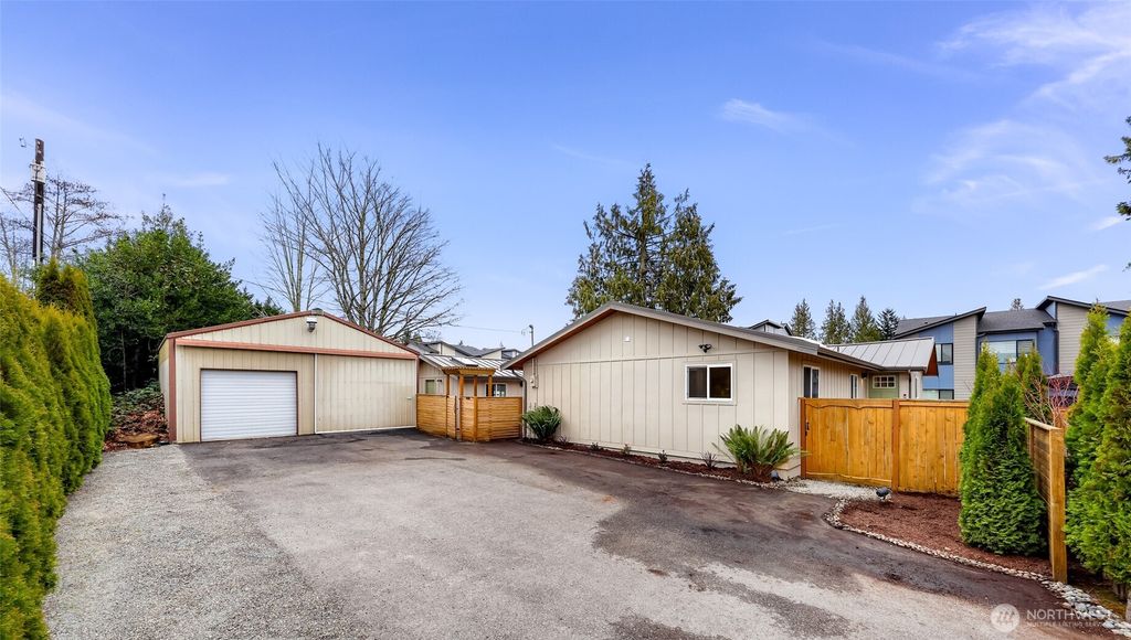 Photo of 13325 Beverly Park Road, Lynnwood, WA 98087 (MLS # 2481560)