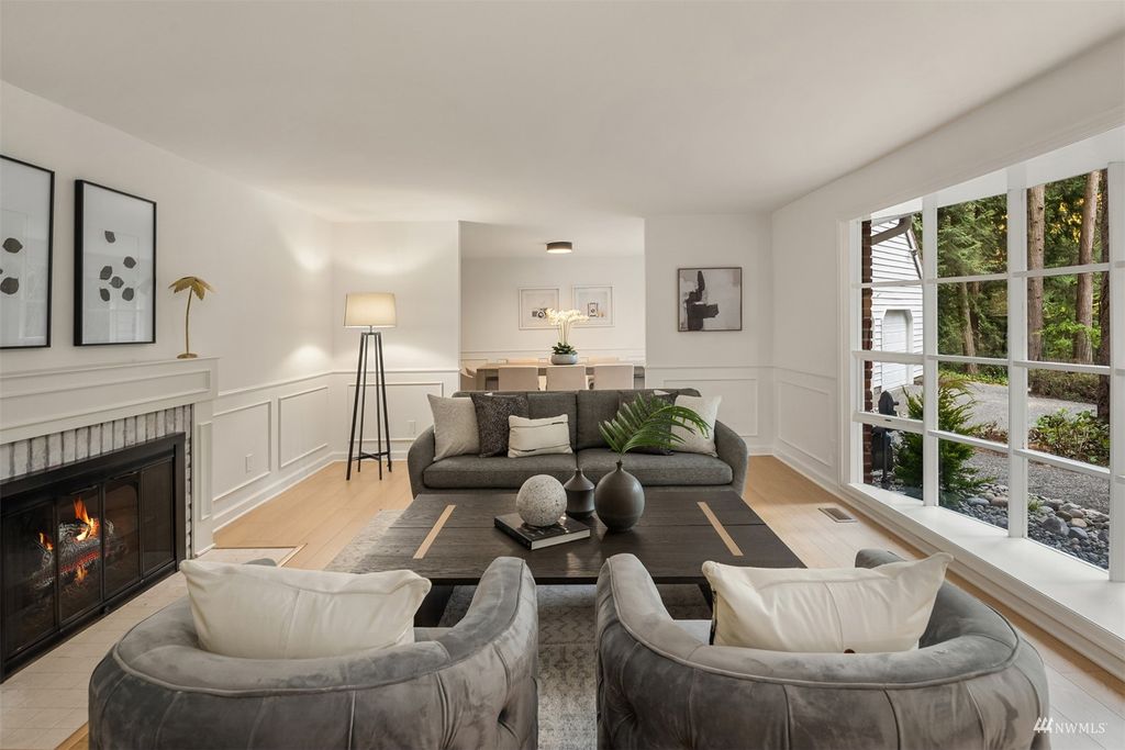 Photo of 13228 NE 36th Street, Bellevue, WA 98005 (MLS # 1989340)