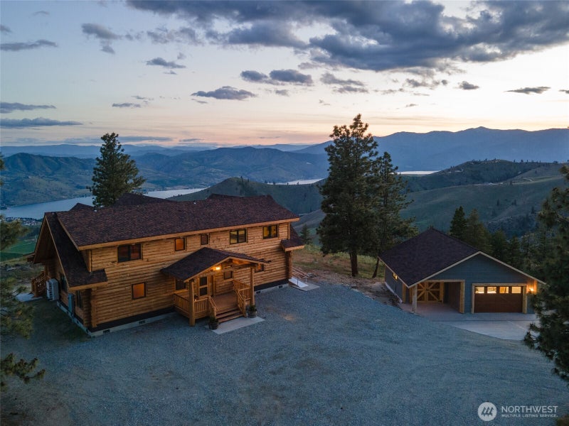 1831 Cottontail Lane