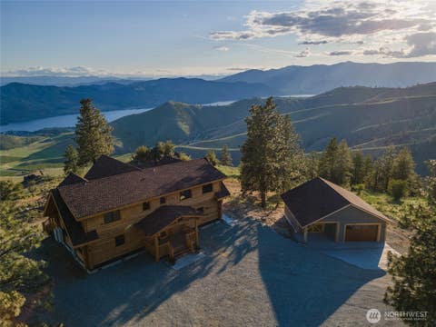 Photo of 1831 Cottontail Lane, Chelan, WA 98816 (MLS # 2522528)