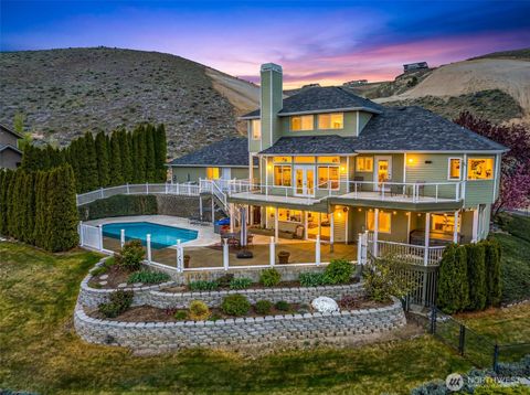 Photo of 591 Daniels Drive NE, East Wenatchee, WA 98802 (MLS # 2507517)