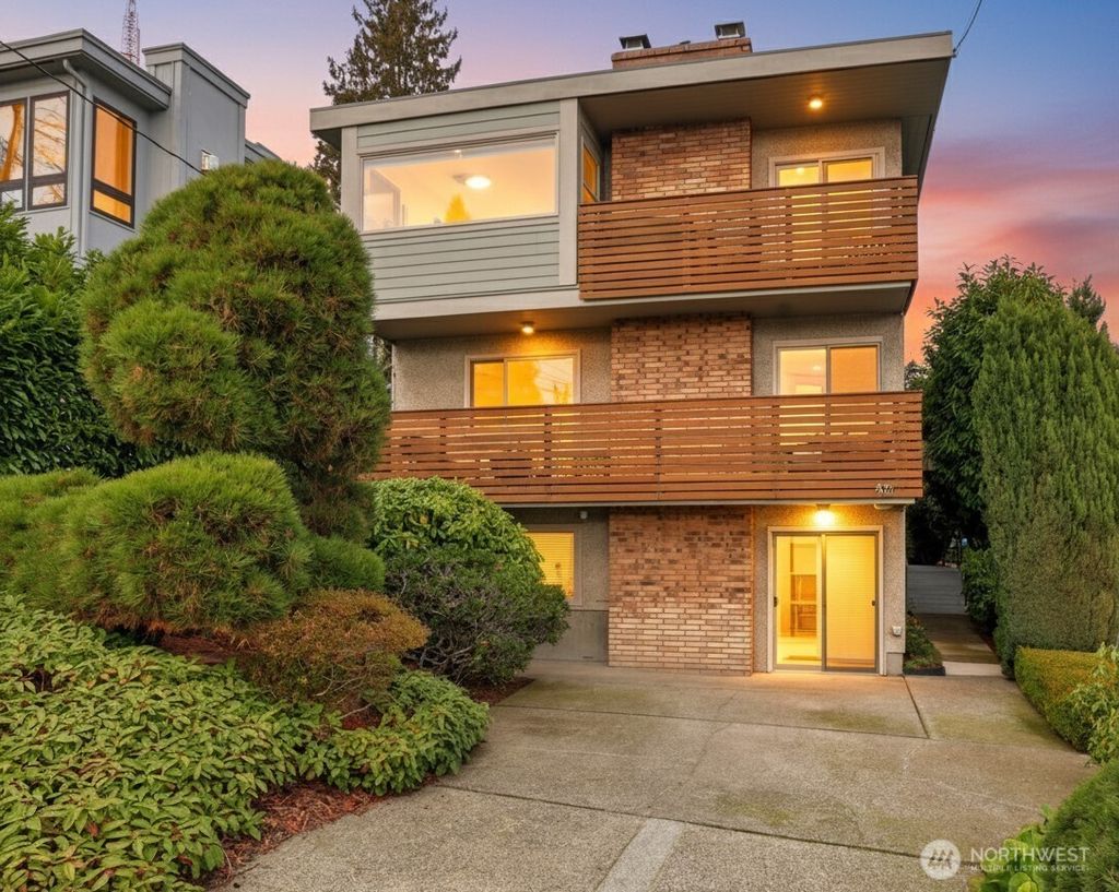 Photo of 418 Highland Drive #4, Seattle, WA 98109 (MLS # 2439868)