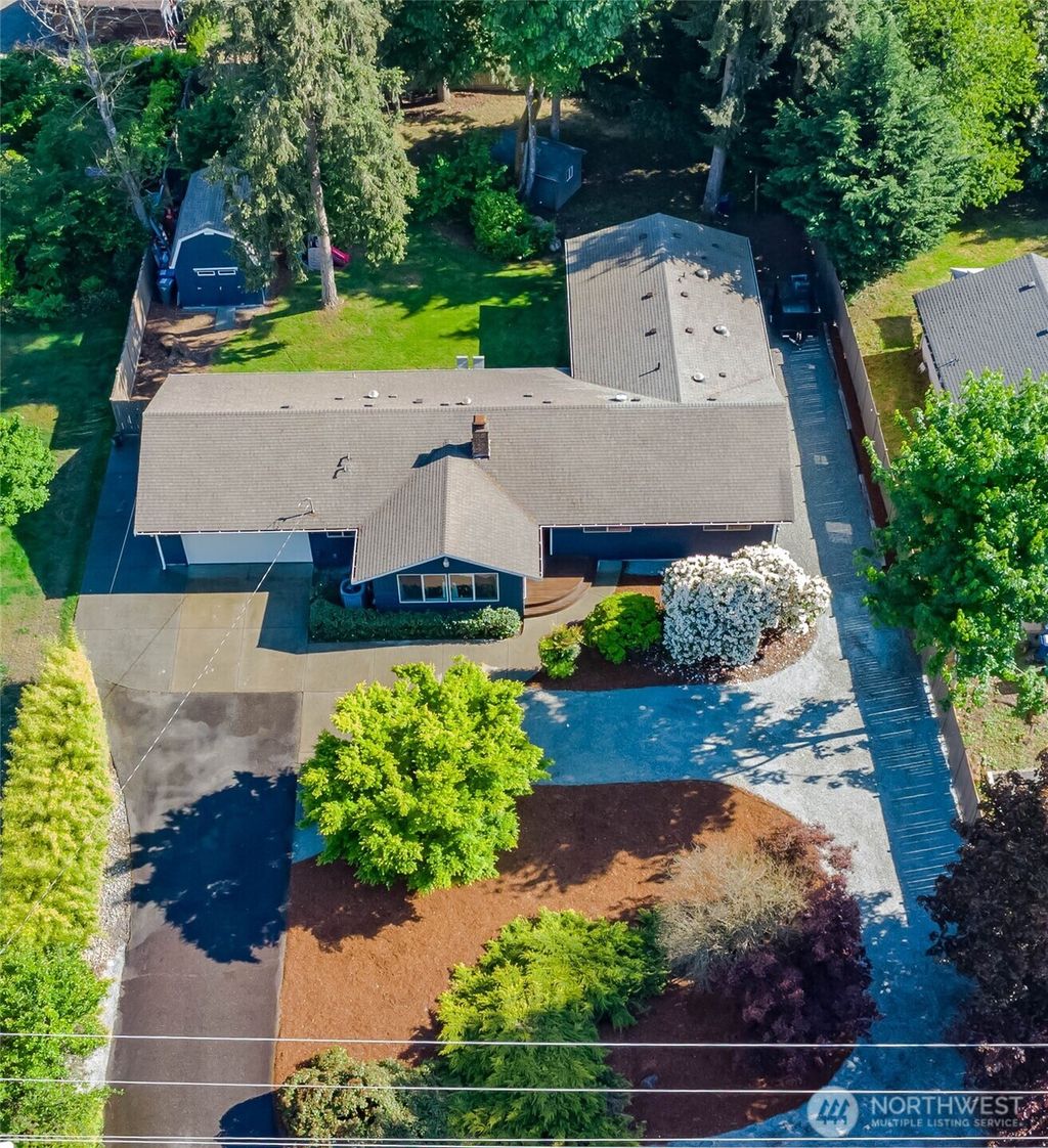 Photo of 11215 SE 284th Street, Auburn, WA 98092 (MLS # 2528221)
