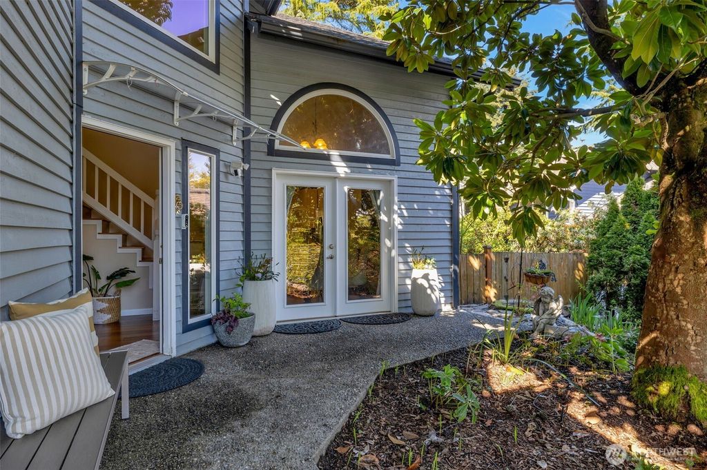 Photo of 9236 NE 126th Place, Kirkland, WA 98034 (MLS # 2506539)