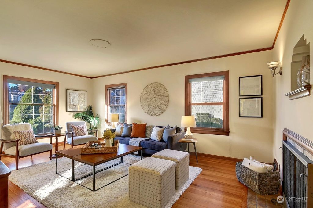 Photo of 7020 55th Avenue NE, Seattle, WA 98115 (MLS # 2016390)
