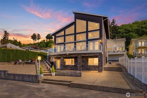 Photo of 28630 Soundview Drive S, Des Moines, WA 98198 (MLS # 2522263)