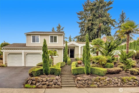 Photo of 10603 NE 60th Street, Kirkland, WA 98033 (MLS # 2554731)