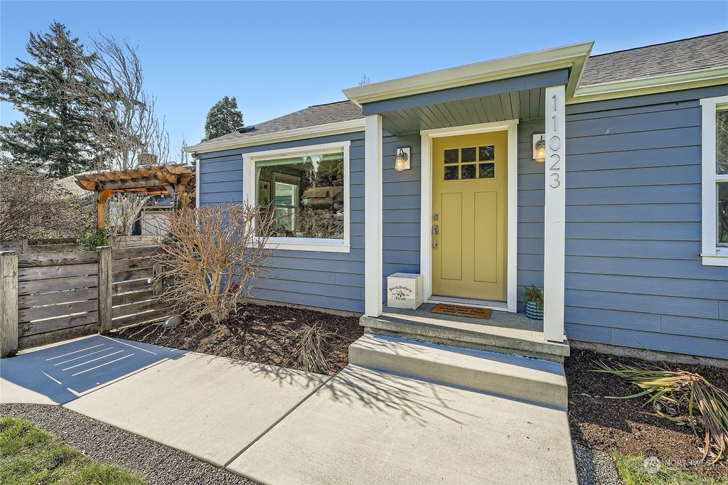 Photo of 11023 Parkview Avenue S, Seattle, WA 98178 (MLS # 2206774)