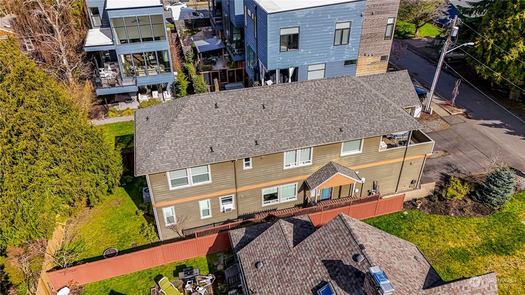 Photo of 337 3RD Place NW, Issaquah, WA 98027 (MLS # 2231695)