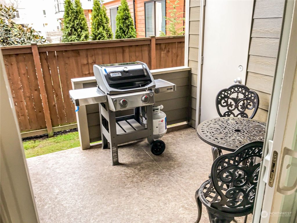 Photo of 337 3RD Place NW, Issaquah, WA 98027 (MLS # 2231695)