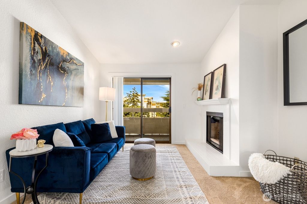 Photo of 9512 1st Avenue NE #408, Seattle, WA 98115 (MLS # 2359319)