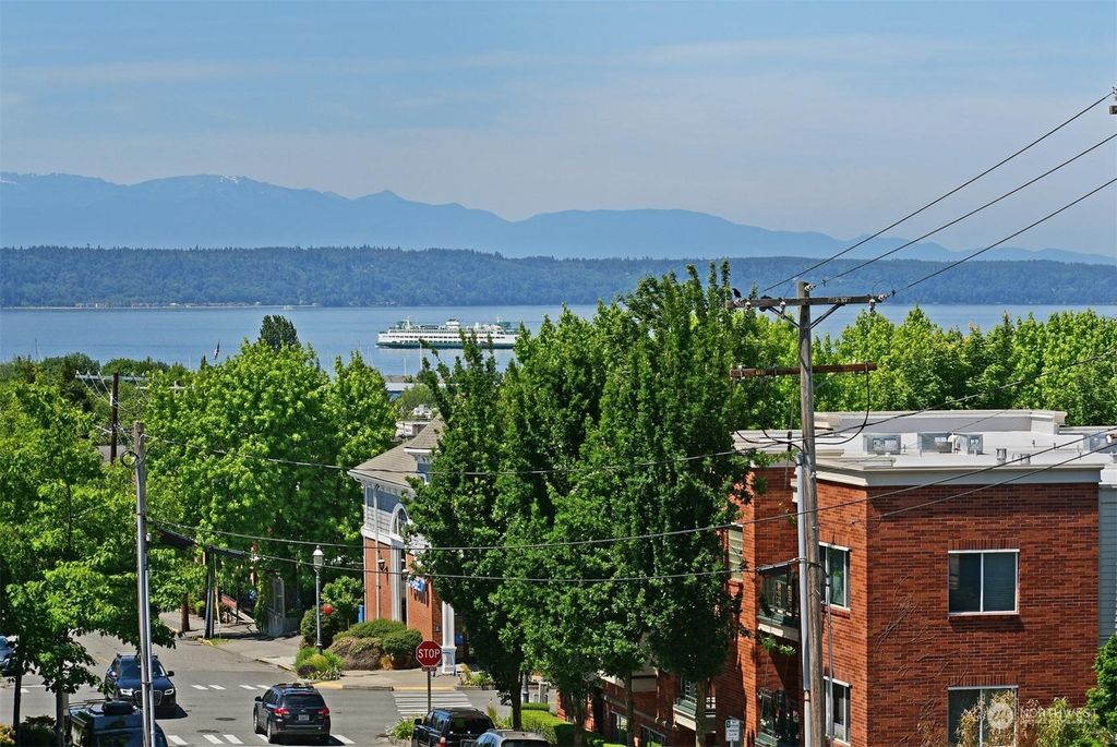 Photo of 536 Walnut Street #201, Edmonds, WA 98020 (MLS # 2125732)