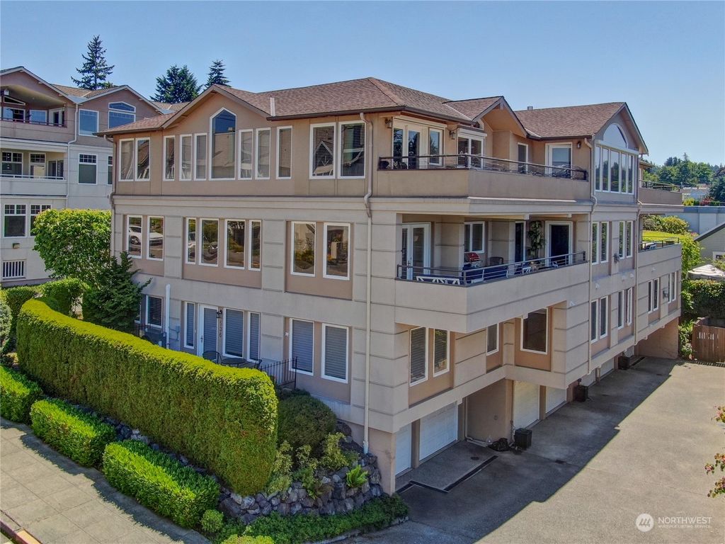 Photo of 536 Walnut Street #201, Edmonds, WA 98020 (MLS # 2125732)