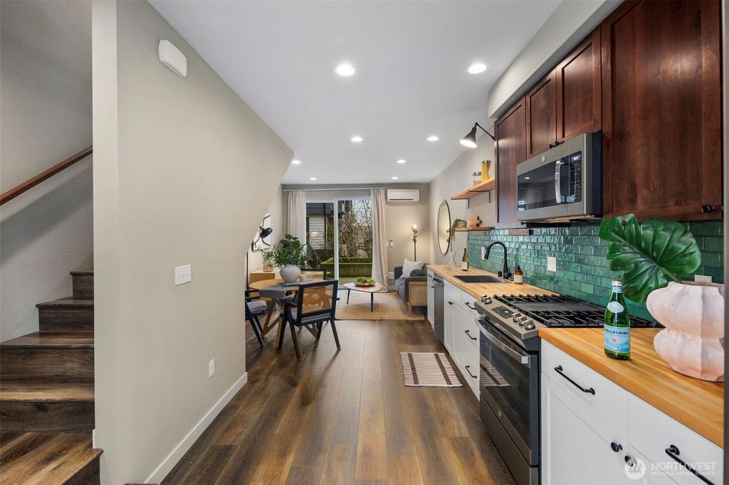 Photo of 302 N 107th Street, Seattle, WA 98133 (MLS # 2439792)