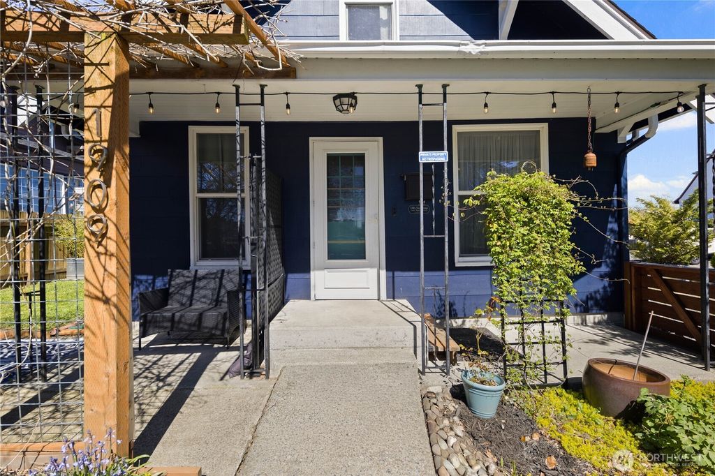 Photo of 1909 24th Street, Everett, WA 98201 (MLS # 2502663)