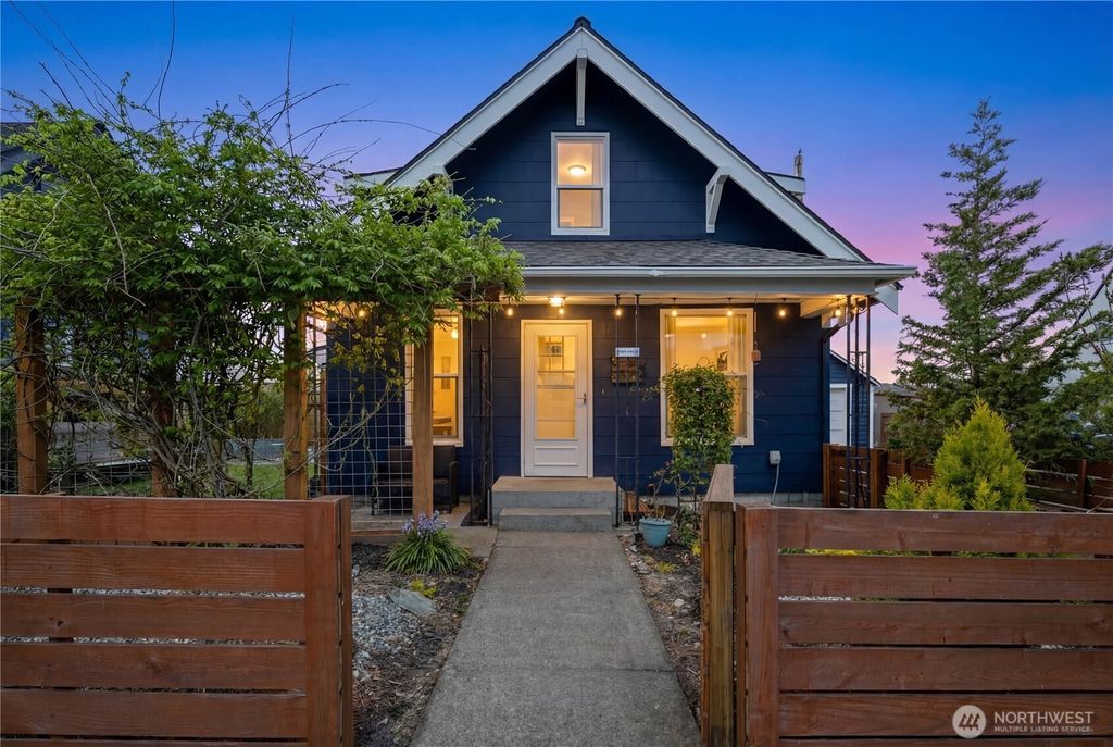 Photo of 1909 24th Street, Everett, WA 98201 (MLS # 2502663)