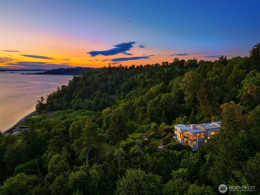 Photo of 20434 10th Place SW, Normandy Park, WA 98166 (MLS # 2384919)