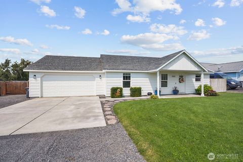 Photo of 5502 Crystal Springs Place NE, Moses Lake, WA 98837 (MLS # 2421018)