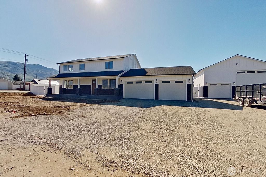 Photo of 233 Saunders Avenue, Rock Island, WA 98850 (MLS # 2504525)