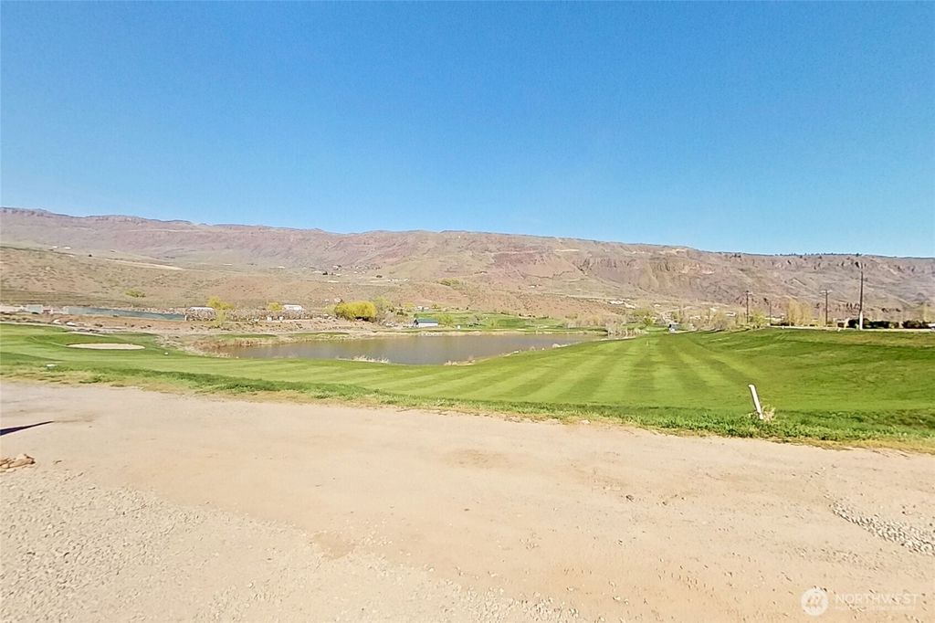 Photo of 233 Saunders Avenue, Rock Island, WA 98850 (MLS # 2504525)