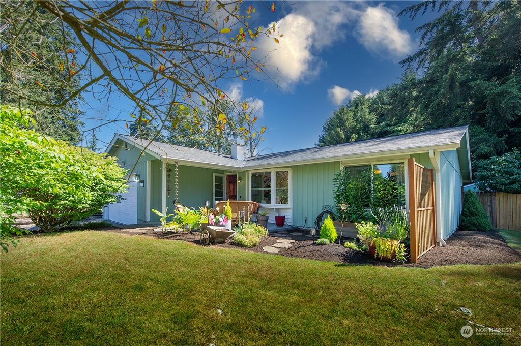 Photo of 13723 32nd Drive SE, Mill Creek, WA 98012 (MLS # 2251799)