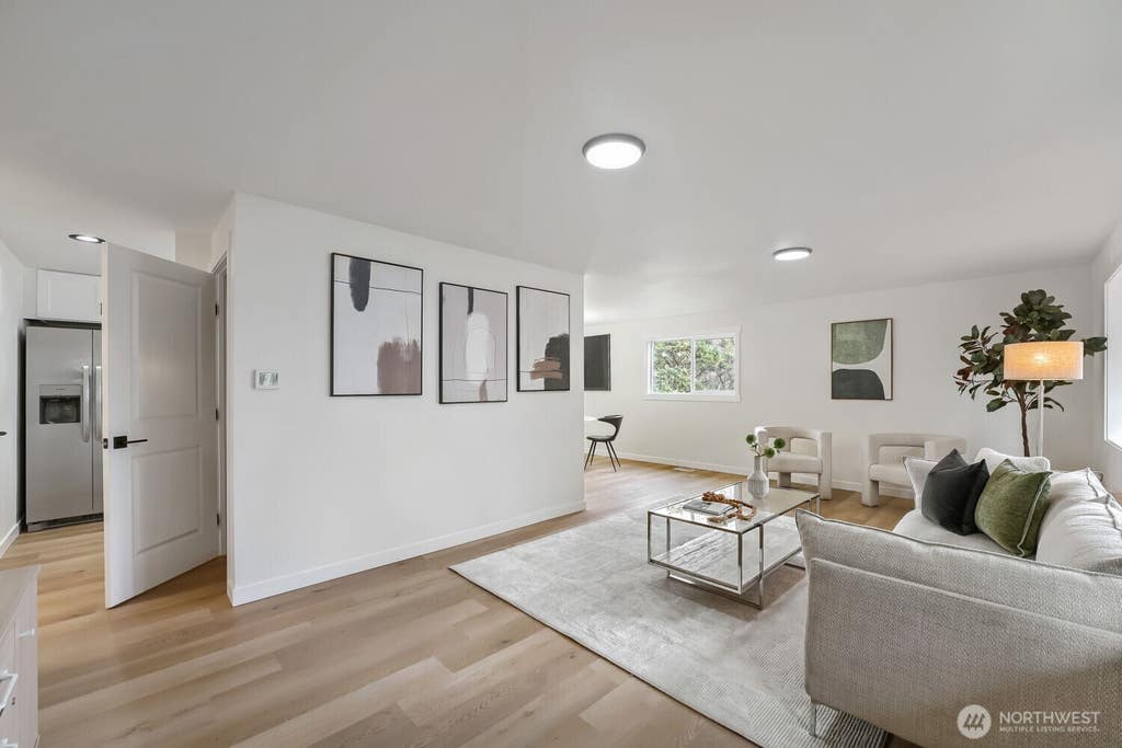 Photo of 1302 SW 125th Place, Burien, WA 98146 (MLS # 2562949)