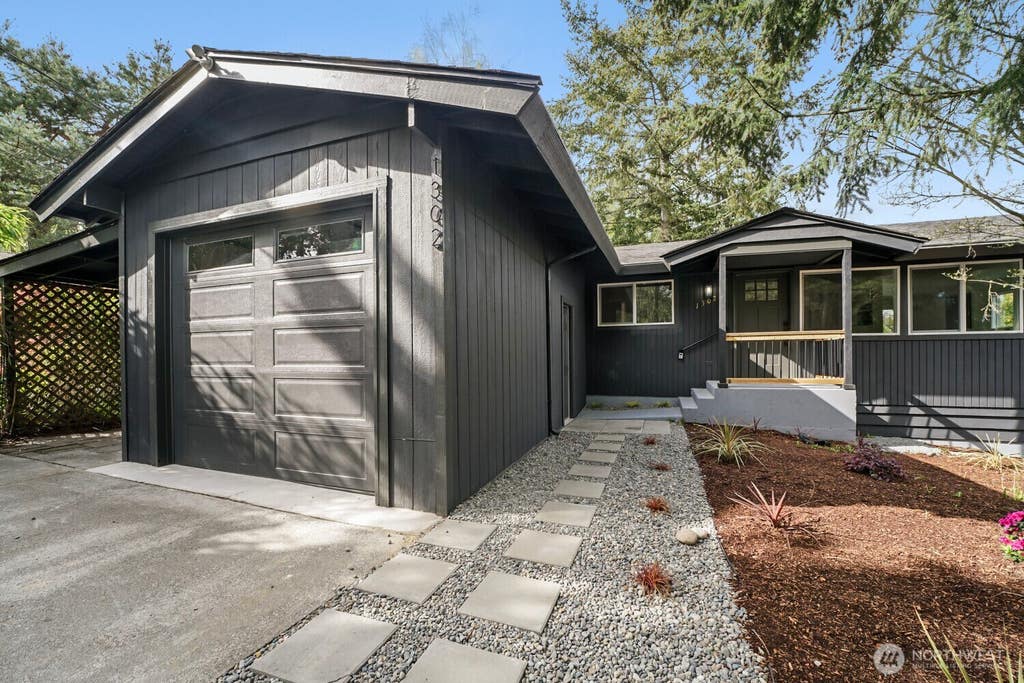 Photo of 1302 SW 125th Place, Burien, WA 98146 (MLS # 2562949)