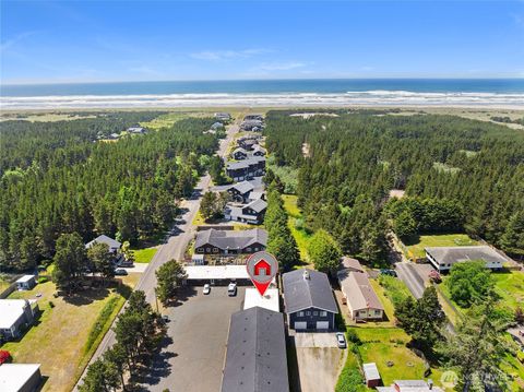 Photo of 1611 Ocean Beach Boulevard S #4, Long Beach, WA 98631 (MLS # 2537225)