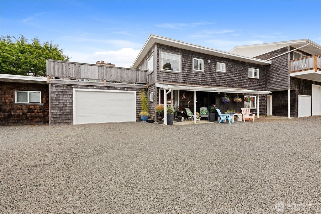 Photo of 1611 Ocean Beach Boulevard S #4, Long Beach, WA 98631 (MLS # 2537225)
