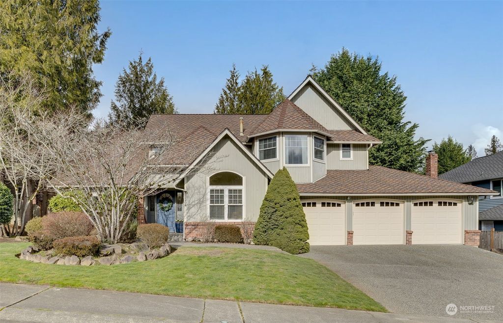 Photo of 23206 NE 18th Place, Sammamish, WA 98074 (MLS # 2193096)