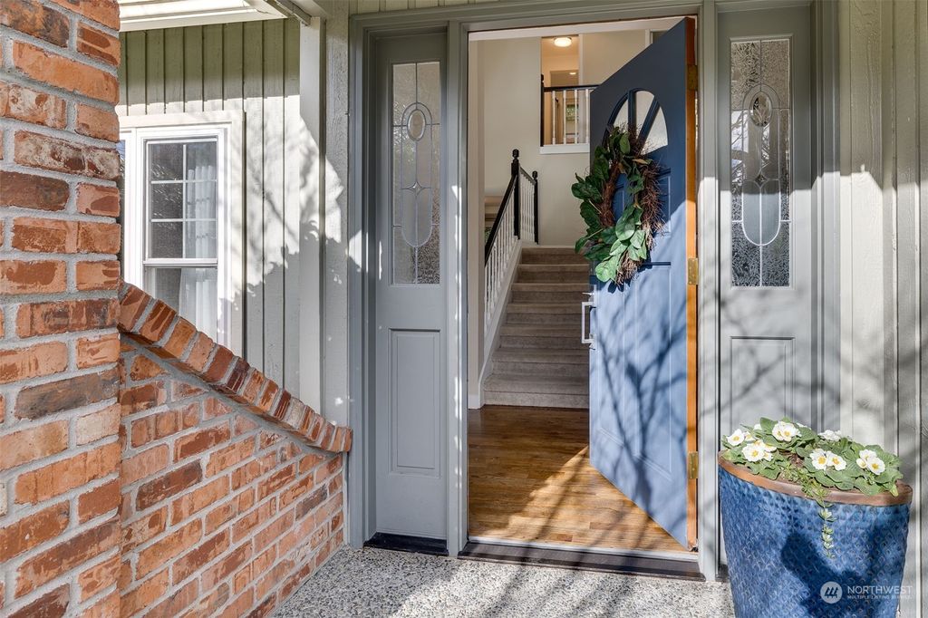 Photo of 23206 NE 18th Place, Sammamish, WA 98074 (MLS # 2193096)