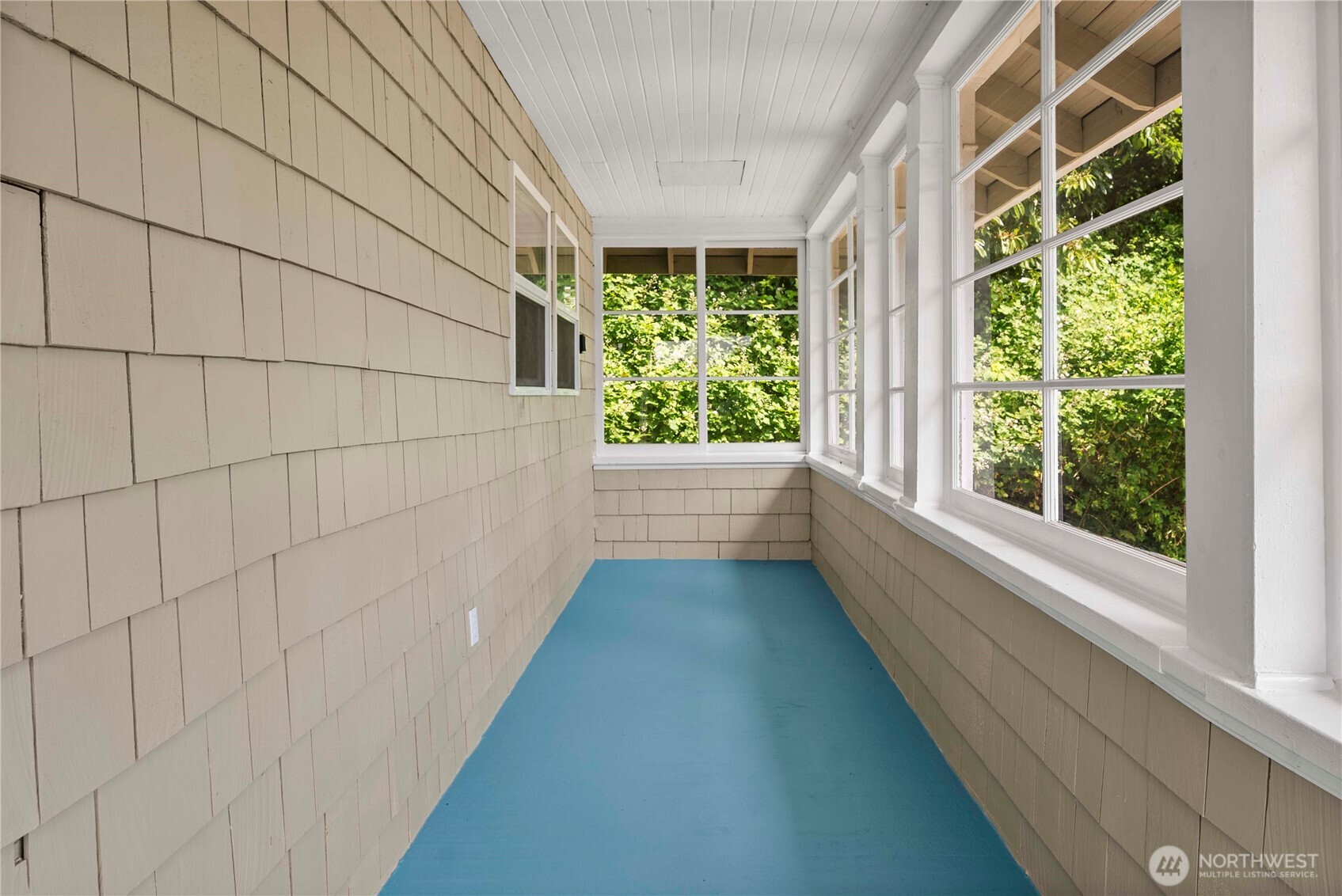 113 W Chenault Avenue