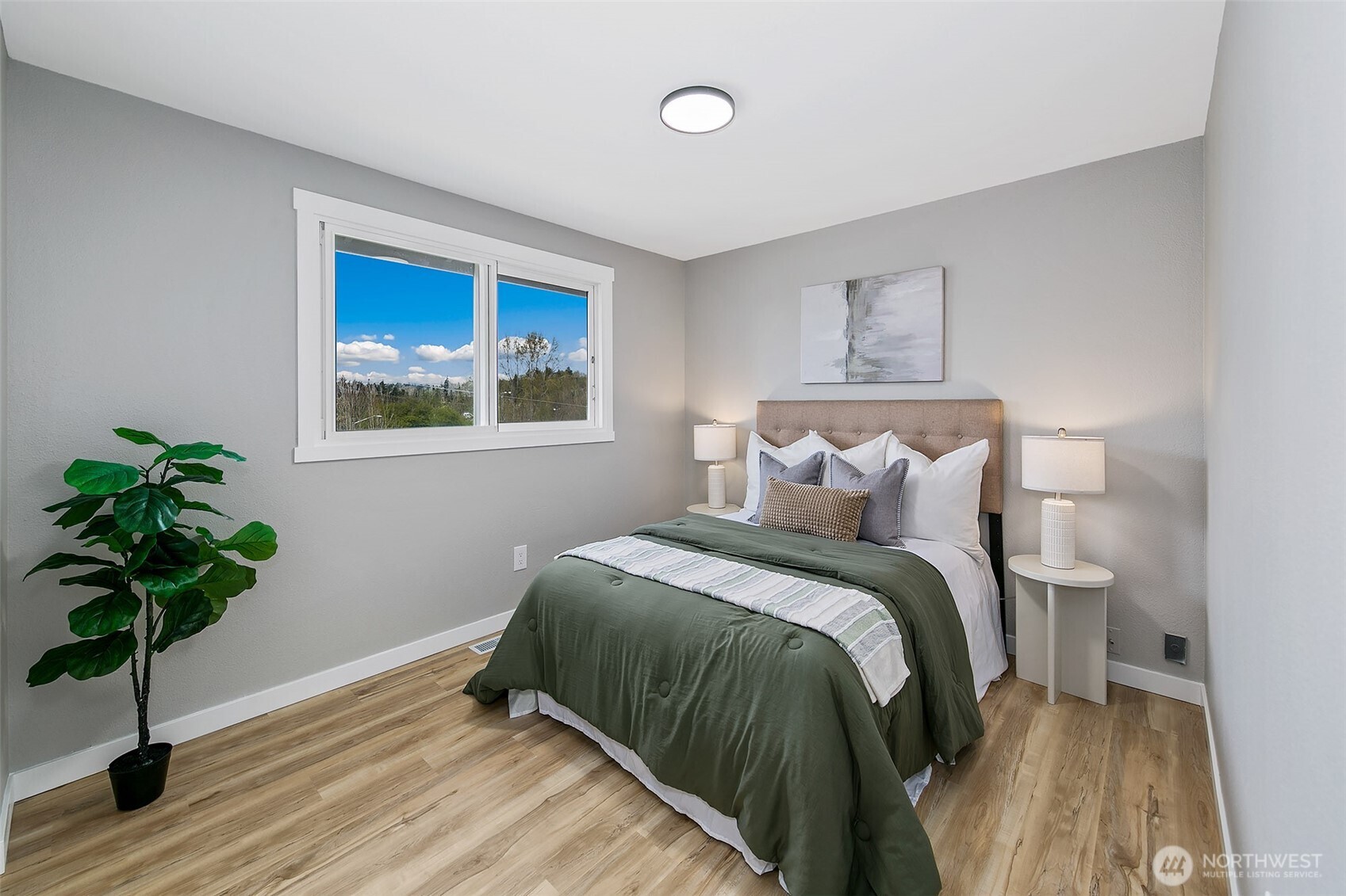 Des Moines, Washington 98198, United States, 4 Bedrooms Bedrooms, ,3 BathroomsBathrooms,Residential,Pending,108037