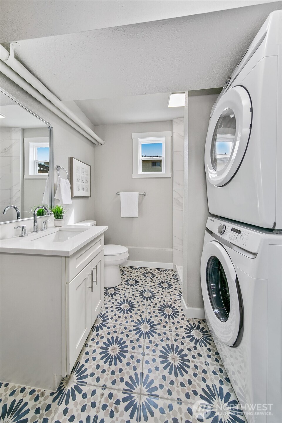 Des Moines, Washington 98198, United States, 4 Bedrooms Bedrooms, ,3 BathroomsBathrooms,Residential,Pending,108037