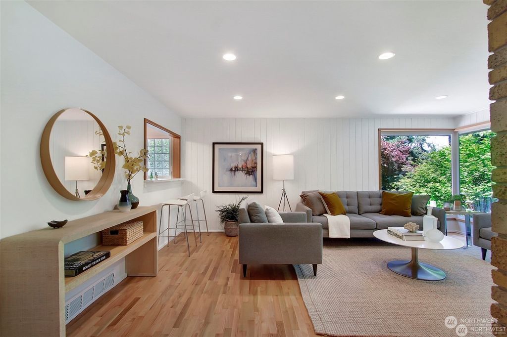 Photo of 11821 33rd Avenue NE, Seattle, WA 98125 (MLS # 2252631)