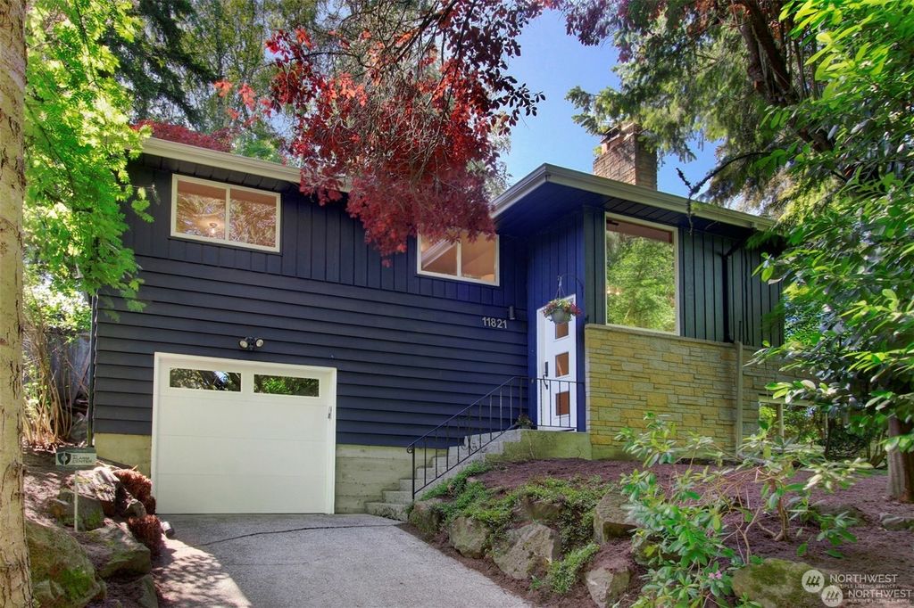 Photo of 11821 33rd Avenue NE, Seattle, WA 98125 (MLS # 2252631)