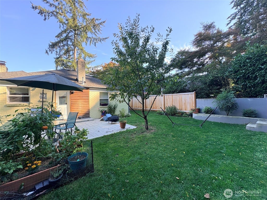 Photo of 9233 17th Avenue NE, Seattle, WA 98115 (MLS # 2593297)