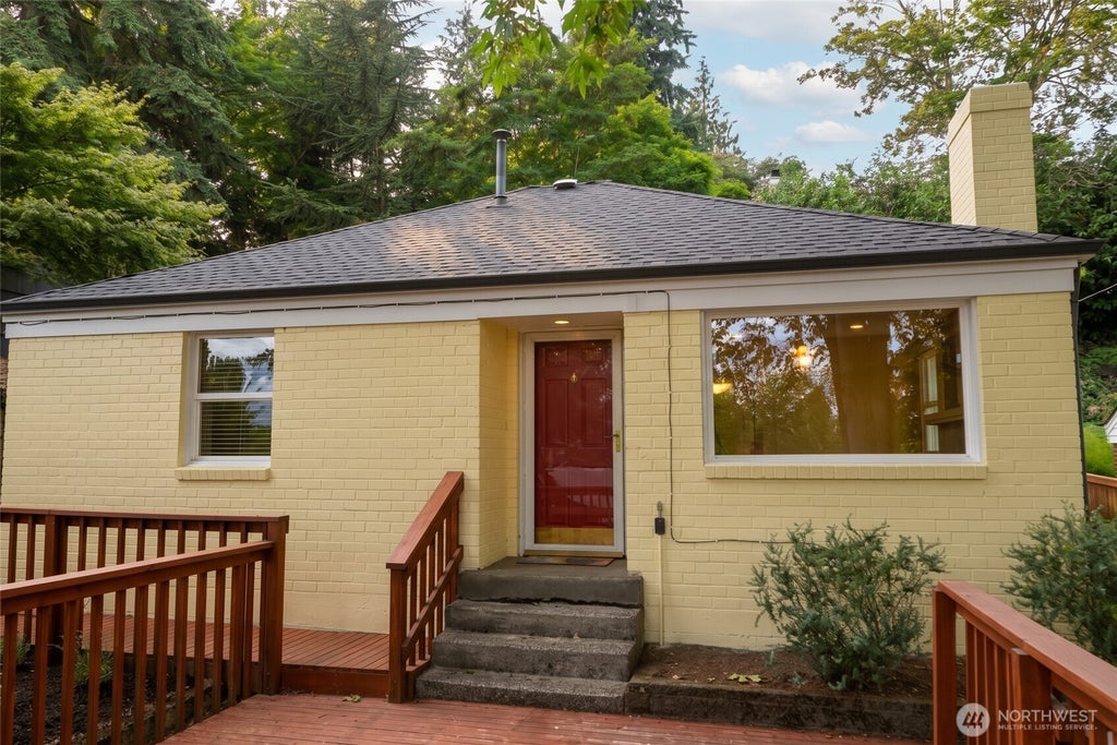 Photo of 9233 17th Avenue NE, Seattle, WA 98115 (MLS # 2593297)
