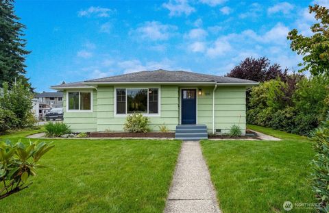 Photo of 1010 Park Drive, Everett, WA 98203 (MLS # 2430485)