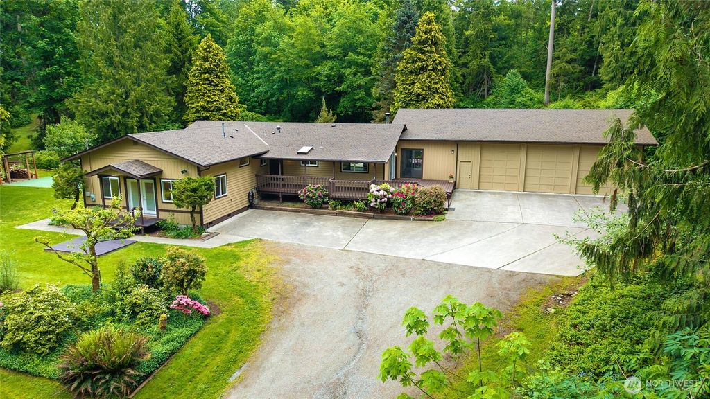 Photo of 7524 208th Place NW, Stanwood, WA 98292 (MLS # 2516753)