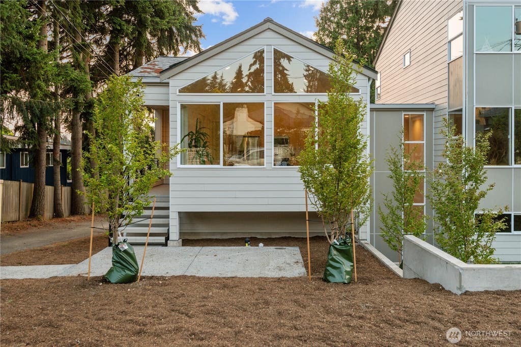 Photo of 12749 37th Avenue NE, Seattle, WA 98125 (MLS # 2561920)