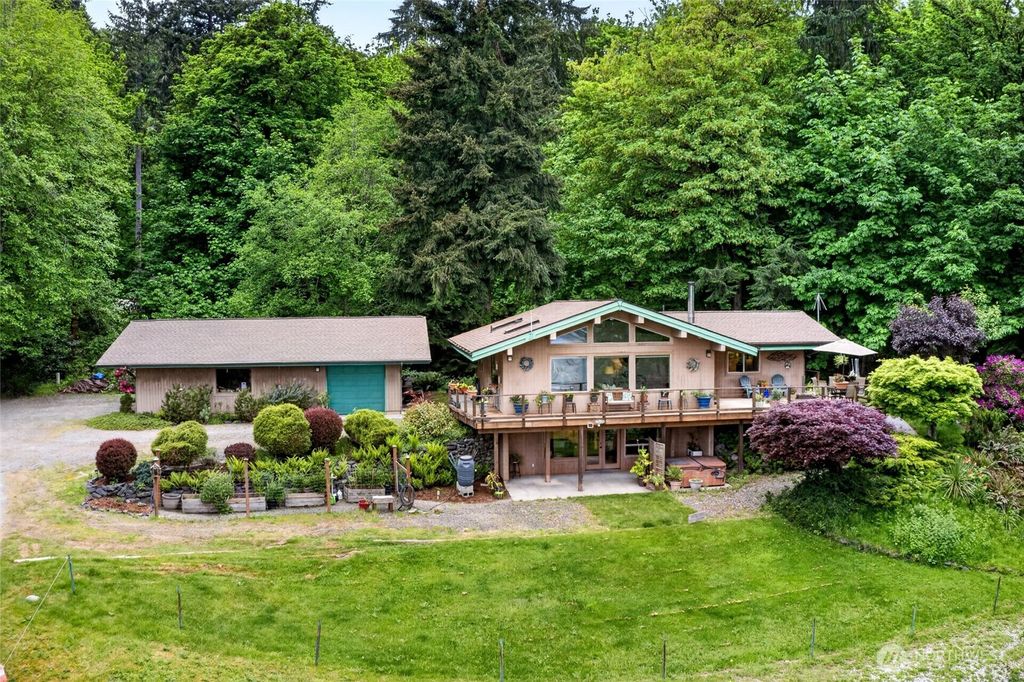 Photo of 10427 Sunrise Beach Drive NW, Gig Harbor, WA 98332 (MLS # 2519890)
