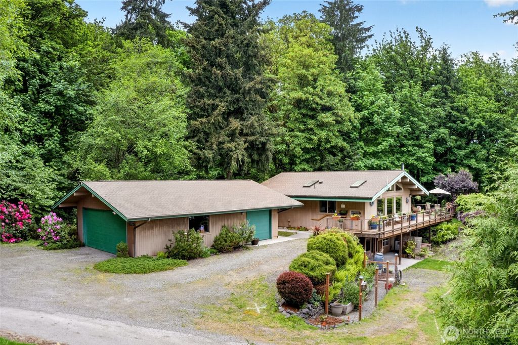 Photo of 10427 Sunrise Beach Drive NW, Gig Harbor, WA 98332 (MLS # 2519890)