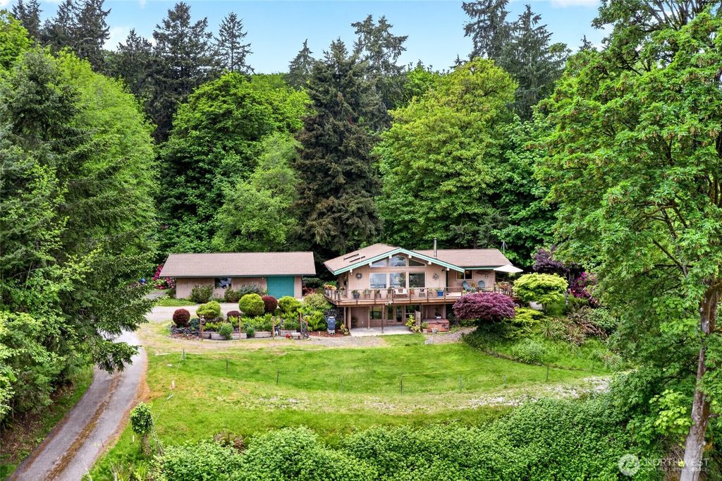 Photo of 10427 Sunrise Beach Drive NW, Gig Harbor, WA 98332 (MLS # 2519890)
