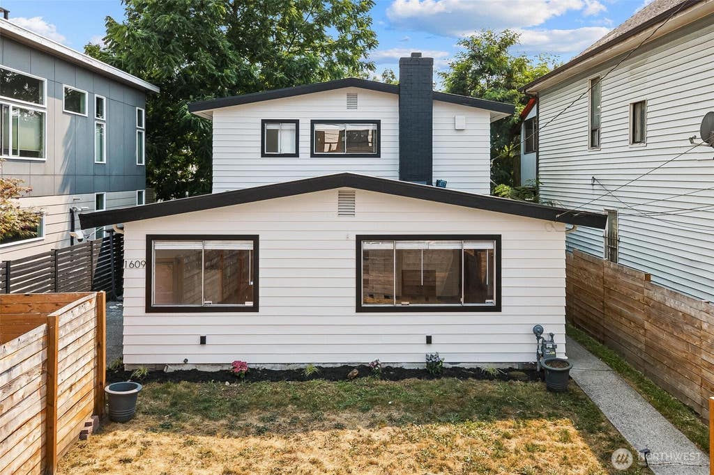 Photo of 1609 E Alder Street, Seattle, WA 98122 (MLS # 2566584)