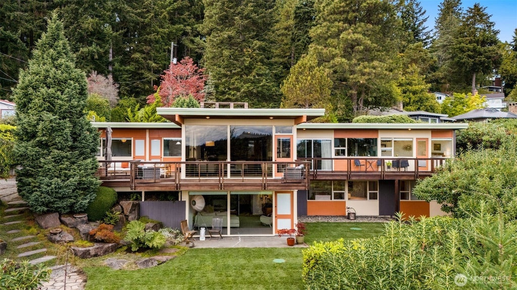 Photo of 17059 16th Avenue SW, Normandy Park, WA 98166 (MLS # 2583404)