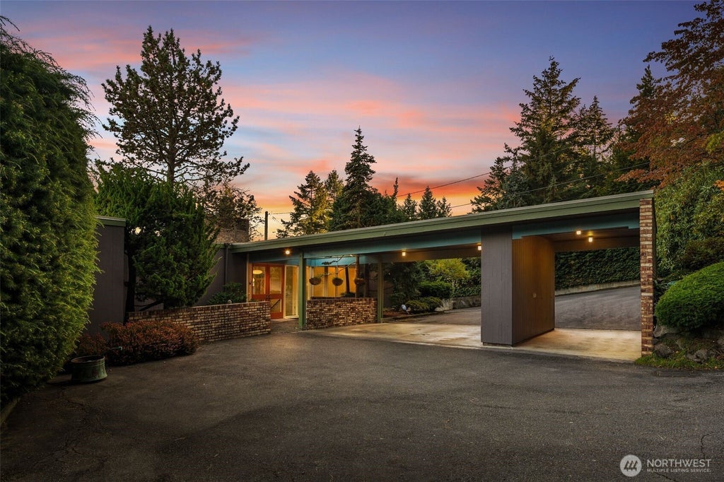 Photo of 17059 16th Avenue SW, Normandy Park, WA 98166 (MLS # 2583404)